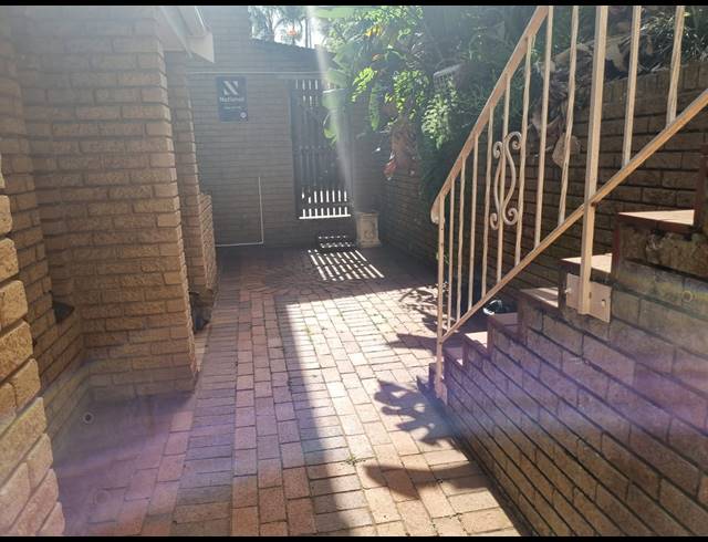 5 BEDROOM TOWNHOUSE FOR SALE IN GLENWOOD